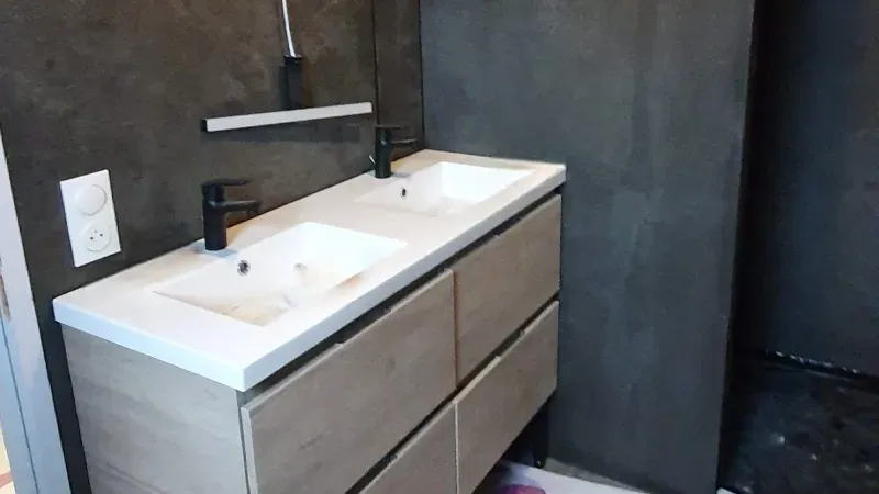 Agencement de salles de bains à Quintin